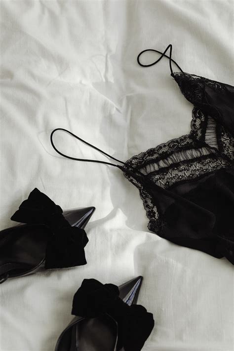 Фирменный стиль логотип нижнее белье lingerie Behance