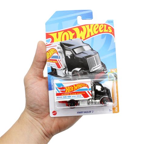 Siêu Xe Hot Wheels C4982 130 250 HIWAY HAULER 2 Mẫu Màu Giao Ngẫu Nhiên FAHASA