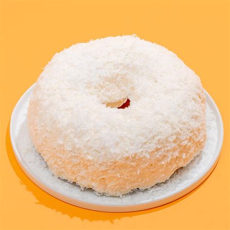 Celebrities Are Obsessed With This Cake Tom Cruise Ts Famous Friends