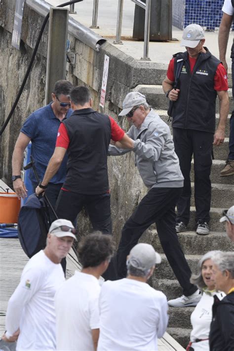 Don Juan Carlos I Muestra Su Faceta M S Cari Osa En El Club N Utico De