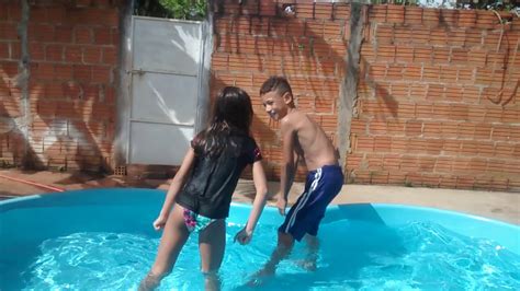 Brincando Na Piscina Youtube