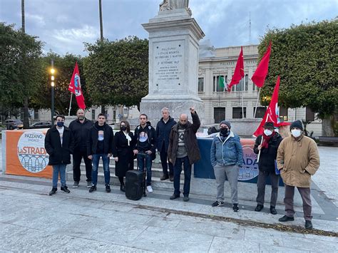 Caro Carburante E Bollette Manifestazione A Piazza Italia A Reggio