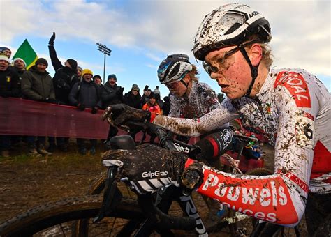 Fem Van Empel Wins Thrilling Cyclocross World Cup Race In Freezing