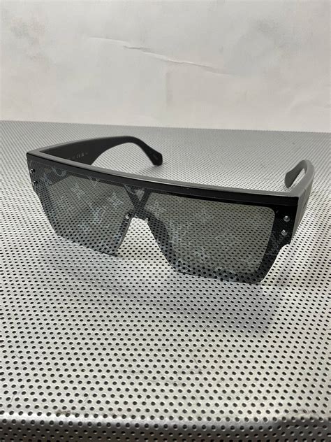 Louis Vuitton Louis Vuitton Waimea L Sunglasses W Fit Black R