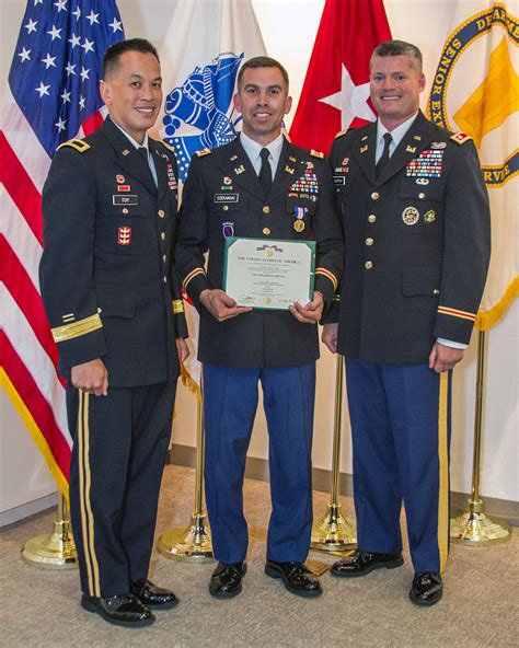 Us Army Corps Of Engineers Soldier Receives Soldiers Medal