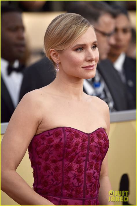 Kristen Bell Hits The Red Carpet Before Hosting Sag Awards 2018 Photo