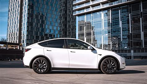 Прокат и аренда Tesla Model Y Performance в Европе