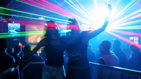 Covid 19 Un Cluster De 78 Personnes Positives Dans Une Discothèque De