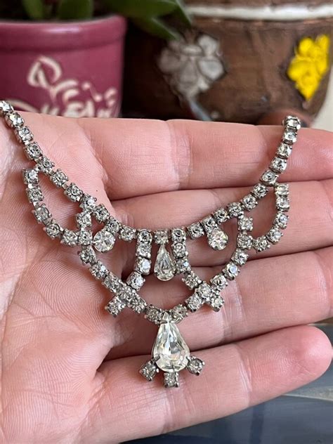 Vintage 1950s Mid Century Crystal Rhinestone Bib Neck Gem