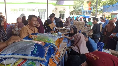 Antrian Panjang Warnai Pasar Murah Disperindag Kota Palu Madika