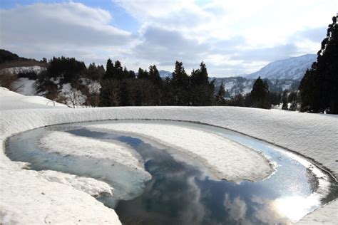 雪ゆるむ（新潟県長岡市吹谷） 越後長岡発／建築・風景写真