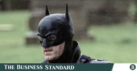 Robert Pattinsons Batsuit Revealed In Leaked Set Photos The Business