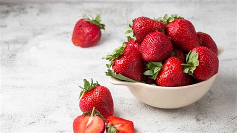 This Is What Happens When You Eat Strawberries Every Day