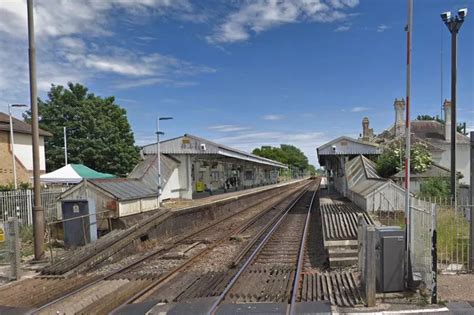 Perv Performs Sex Act On Train In Front Of Teen Who Screamed What The F Daily Star