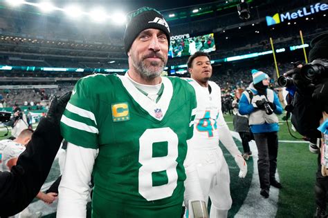With Aaron Rodgers Dragging Out His Free Agency Decision, Giants Meet