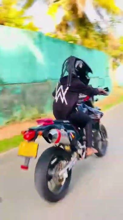 කටුස්සෙක් වාගේ ඉදගේන පදිනවා 🤣 Bikemanialk Bike Tiktok Srilanka Youtube