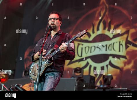 Bridgeview Illinois Usa 15th July 2017 Tony Rombola Of Godsmack