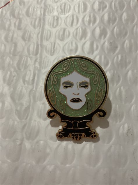 51314 The Haunted Mansion Glitter Madame Leota Pink A La Mode