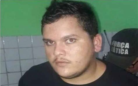 Homem De Anos Executado Tiros De Pistola Na Cabe A Em Jos De