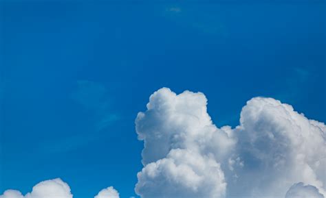 夏の空と積乱雲の写真素材 ぱくたそ