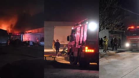 Impresionante incendio en un galpón del barrio Mariano Moreno LU5