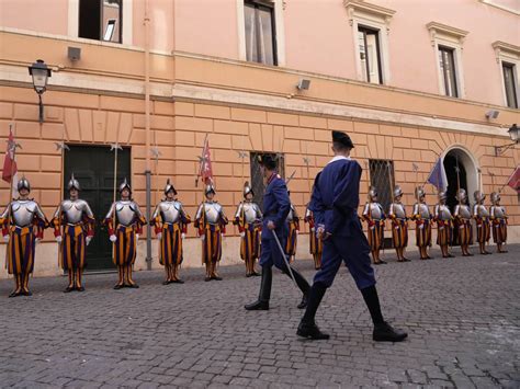 Porte Aperte Ai Migranti Ma Non In Vaticano Nel Nuovo Decreto