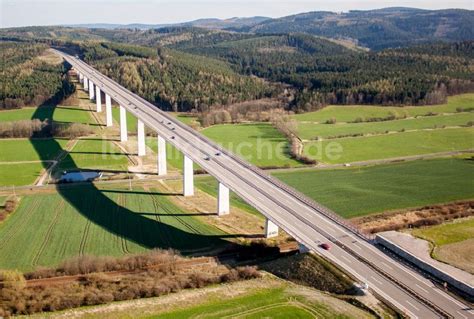 Luftbild Martinroda Autobahn Brückenbauwerk der BAB A71 über das Tal