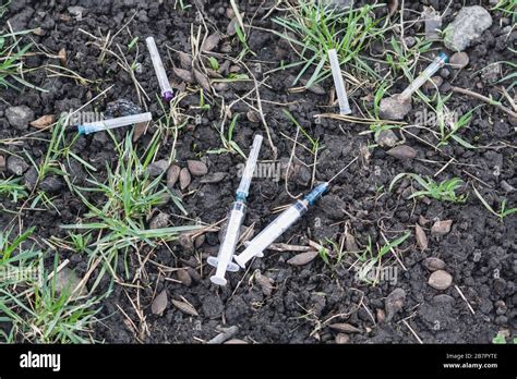Used Syringe Hi Res Stock Photography And Images Alamy