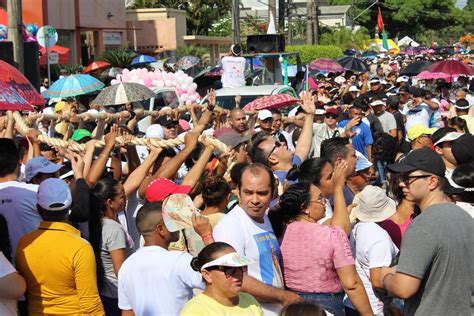 Na corda do Círio promesseiros agradecem conquistas e se emocionam em