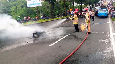 Diduga Konsleting Pada Bagian Kelistrikan Motor Terbakar Di Jalan