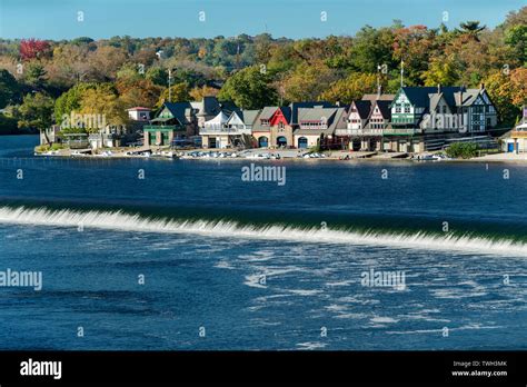 BOATHOUSE ROW SCHUYLKILL RIVER DOWNTOWN SKYLINE PHILADELPHIA ...