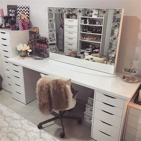 20 Best Makeup Vanities And Cases For Stylish Bedroom Stylish Bedroom Bedroom Furnishings Vanity