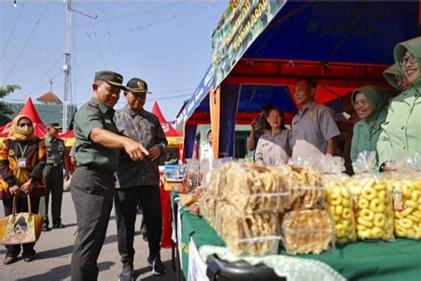 Gelar Bazar Dan Pencanangan Digitalisasi Umkm Wali Kota Apresiasi