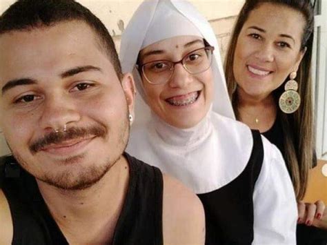 Entre O Filho Gay E A Filha Freira Vida Imp S Escolhas Dif Ceis A Shirley Comportamento