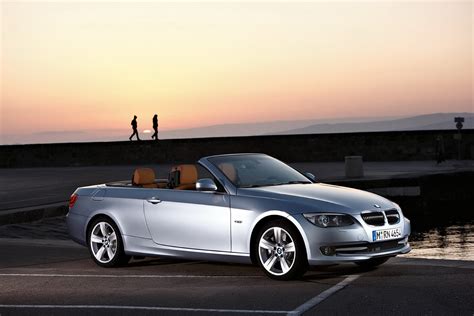 goautobots: BMW 335i coupe and convertible 2011