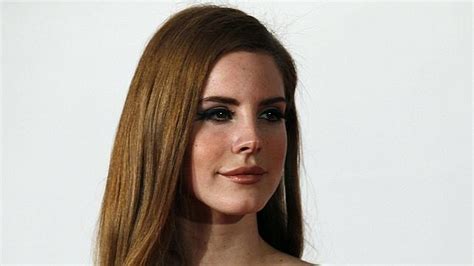 Lana Del Rey Reeditará Su Debut Con Más Temas Y Una Versión De Blue Velvet Abces