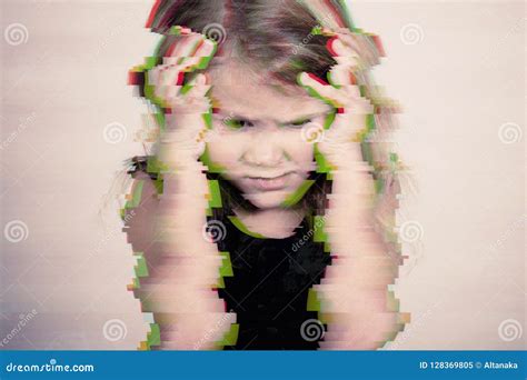 Portrait De Petite Fille Blonde Triste Image Stock Image Du Num Rique