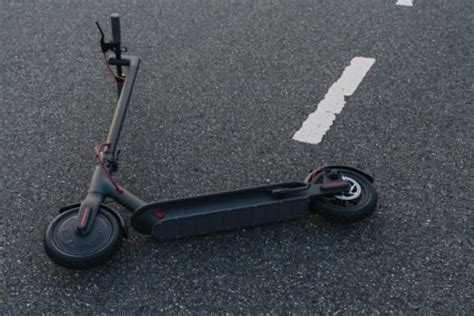 Une jeune femme de 27 ans meurt dans un accident de trottinette face à