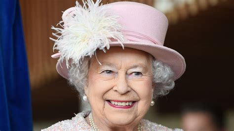 Everything You Need To Know About Queen Elizabeth Iis Favorite Foods