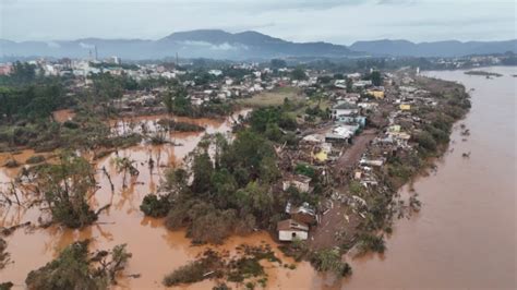 Cen Rio De Guerra No Rs Arroio Do Meio Tem Casas E Carros Destru Dos