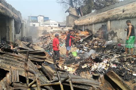 Titik Api Masih Terlihat Di Lokasi Kebakaran Tanah Abang Antara News