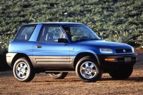 30 años de historia del Toyota RAV4 contados a través de sus cinco