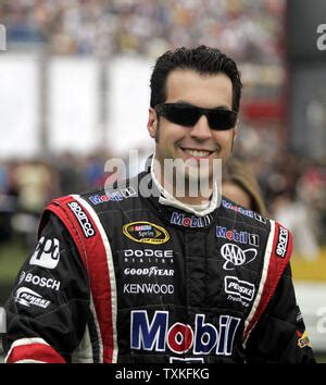 Rennfahrer SAM Hornish jr geht hinunter Grube Straße an der NASCAR Coca