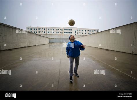 Outdoor prison gym hi-res stock photography and images - Alamy