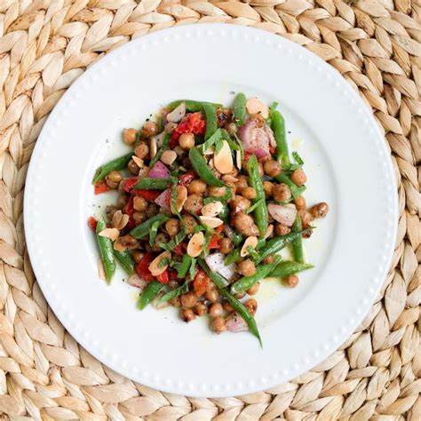 Salade de pois chiches poivrons rôtis haricots verts et amandes Bob