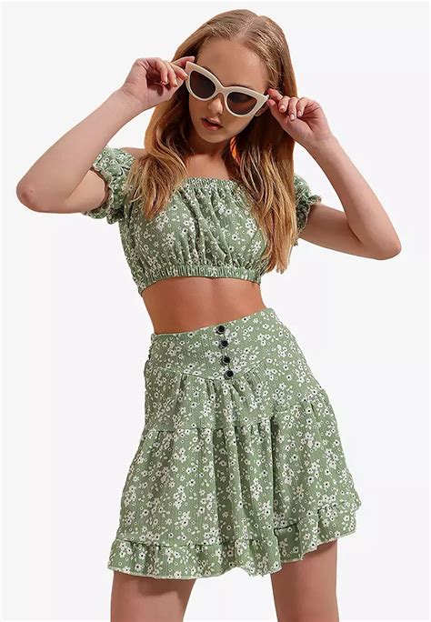 Jual Alacati Floral Patterned Crop Top And Flounce Mini Skirt Set