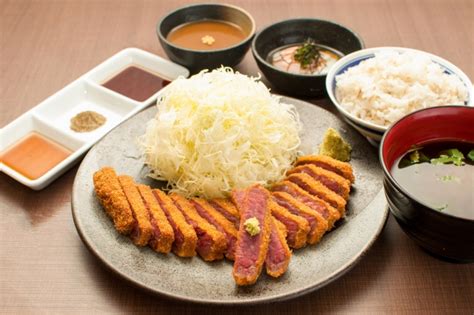 牛カツ専門店 京都勝牛の新コンセプト店舗『肉処 京都勝牛』が、4月7日（金）北千住駅構内にグランドオープン！業態初となる朝メニュー「牛吸い朝定