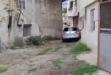 ВИДЕО: Майсторско преминаване по най-тясната улица - 24rodopi.com