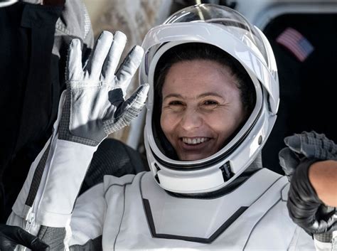 Spacex Ferries Astronauts Back To Earth After Half Year Away