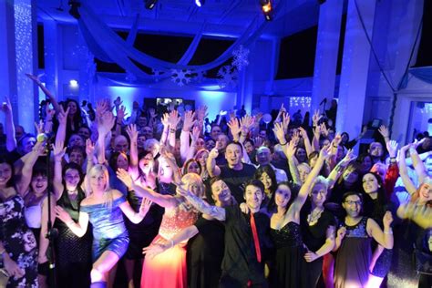 Wedding Dj Sunshine Coast Dj Hire Musiciandj Hire Sunshine Coast